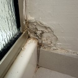 Holiday Inn Express & Suites Searcy - Nasty hole by the shower