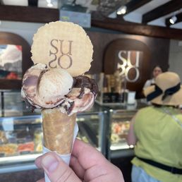 Opera Gelato - hazelnut and cream taste like a Ferrero Rocher :)