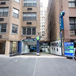 Centerpark East 39th Street Garage - Centerpark East 39th Street Garage entrance at 36 E 39th St