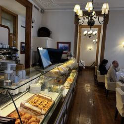 Confeitaria Nacional - Wonderful pastry case