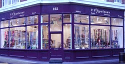 V V Rouleaux by null