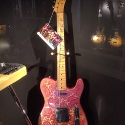 Guitars - "Tapetserad" gitarr. Elvis gillade denna!