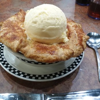 Black Bear Diner Olathe - Berry Tart With Icecream - Diners Near Me - Olathe, Kansas