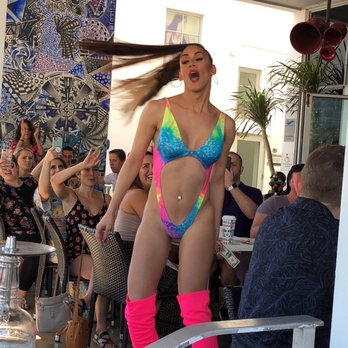 Palace Bar - YAS QUEEN!!! - Gay Bars Near Me - Miami Beach, Florida