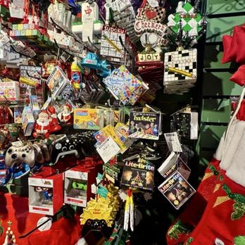 Kris Kringl - Game night ornament theme! - Holiday Decorations Near Me - Leavenworth, Washington