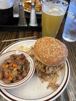 Seminar Brewing & Elliott's BBQ Lounge by null