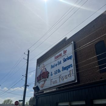 Fat Edd's Roadhouse - New American Near Me - Metropolis, Illinois