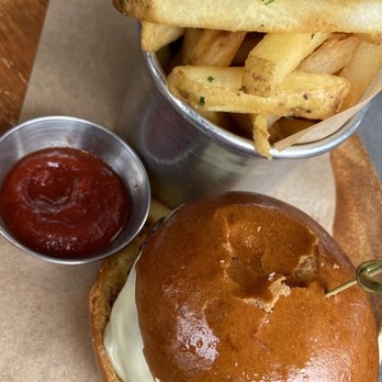 Oak - Kids mini cheeseburger - New American Near Me - Laguna Beach, California Oak - Kids mini cheeseburger - New American Near Me - Laguna Beach, California