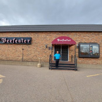 The Beefeater - the entrance to the restaurant - Steakhouses Near Me - Medicine Hat, Alberta