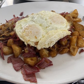 Wayfinder - Wayfinder corn beef hash - American Near Me - Estes Park, Colorado Wayfinder - Wayfinder corn beef hash - American Near Me - Estes Park, Colorado