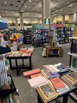Barnes & Noble by null