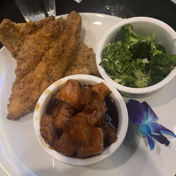 Noir Kitchen & Cocktails - Catfish, yams, and broccoli - Soul Food Near Me - Nashville, Tennessee Noir Kitchen & Cocktails - Catfish, yams, and broccoli - Soul Food Near Me - Nashville, Tennessee