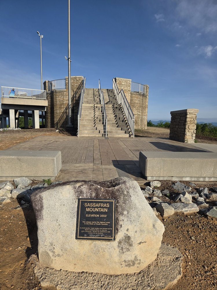 Sassafras Mountain Logo