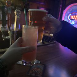 Everett's Club - Cheers!
