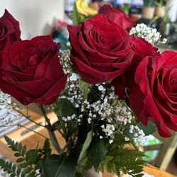 Sierra Bouquets - Six beautiful red roses, reminds me of love!