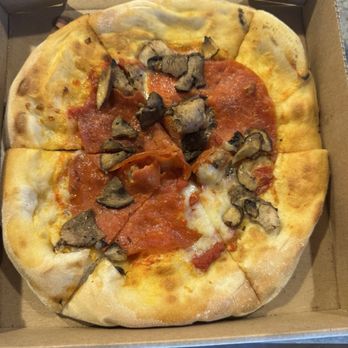 California Pizza Kitchen - Pizza Near Me - Aiea, Hawaii