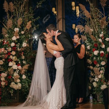 Hana Floral Design - Wedding Planning Near Me - Mystic, Connecticut Hana Floral Design - Wedding Planning Near Me - Mystic, Connecticut