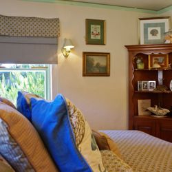 Cambria Beach Bungalow - Bedroom 1