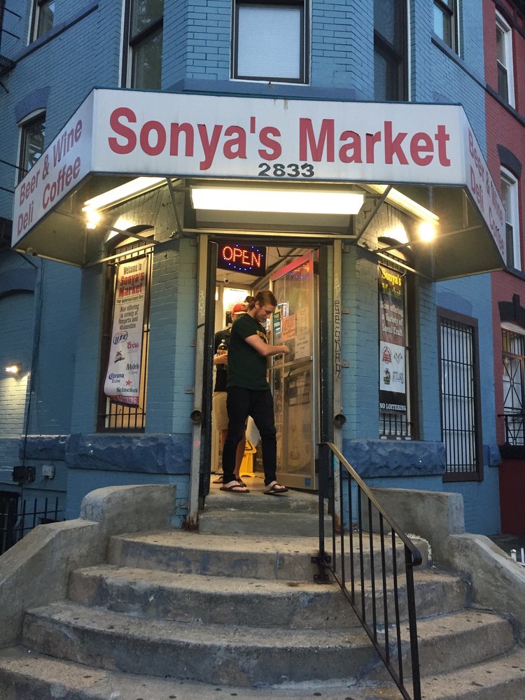 Sonya's Market Logo