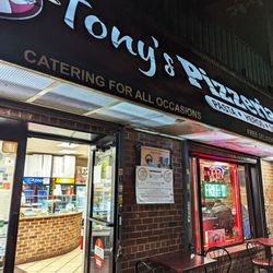 Tony's Pizzeria of Nassau Ave - Exterior