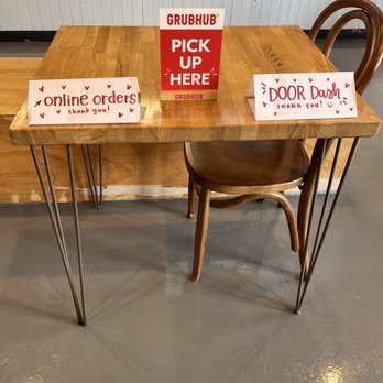 Tea Amo - Online orders pick-up, smart to have it in a separate place from the in-store order pick-up counter - Desserts Near Me - San Marcos, California