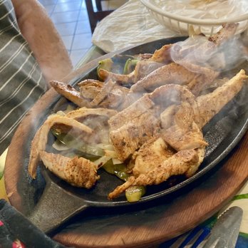 El Molcajetes - Chicken fajitas with light peppers - Mexican Near Me - Palmetto, Florida El Molcajetes - Chicken fajitas with light peppers - Mexican Near Me - Palmetto, Florida