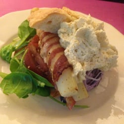 La Bouche en Coeur - Burger landais : pain de pomme de terre,asperges rôties au lard, sauce foie gras