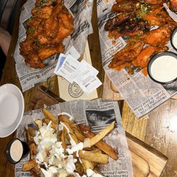 Short North Pint House - Wings & truffle fries