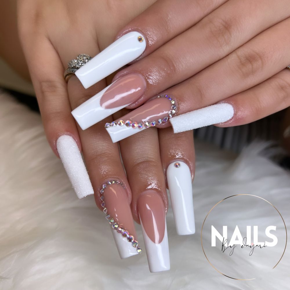 Nails by Dayari Logo