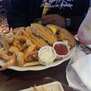 Pappadeaux Seafood Kitchen - Pappadeaux Platter - Seafood Near Me - Houston, Texas