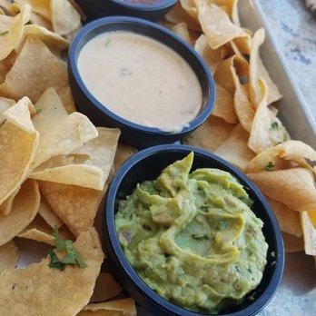 Bar Louie - Brookfield - Chips and dips - Bars Near Me - Brookfield, Wisconsin