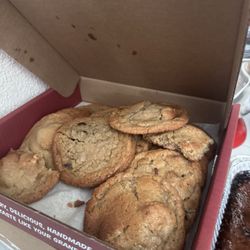 Butter Pecan Bakeshop - Box of 12 Cookies