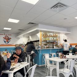Mariscos El Submarino - Service area and bar