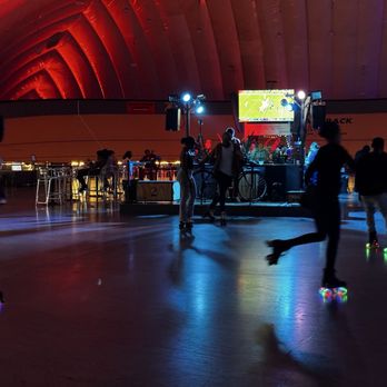 Lexus Velodrome - Dj & bar in the middle of the floor - Stadiums & Arenas Near Me - Detroit, Michigan Lexus Velodrome - Dj & bar in the middle of the floor - Stadiums & Arenas Near Me - Detroit, Michigan