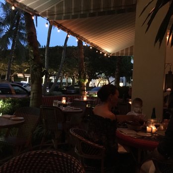 Le Zoo - The ambience is very nice you get to see all the cars and the people walking very cool it's in  the mall we had to do some shopping - French Near Me - Miami Beach, Florida