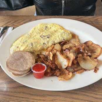 B3 Breakfast And Burger Bar - Omelet and hash browns their way - Burgers Near Me - Lynnwood, Washington B3 Breakfast And Burger Bar - Omelet and hash browns their way - Burgers Near Me - Lynnwood, Washington