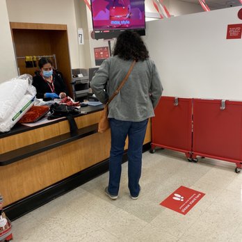 T J Maxx - Social distancing at cashiers. - Department Stores Near Me - Lyndhurst, New Jersey