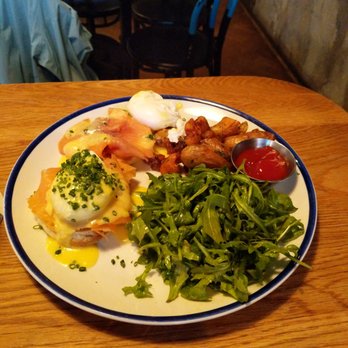 Belfast Love Public House - Eggs Benedict with Smoked Salmon - 7/10 - Irish Pub Near Me - Toronto, Ontario