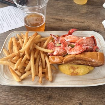 Captain Jack's - Lobster roll - American Near Me - Naples, Maine