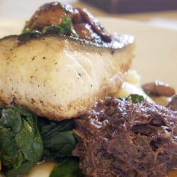 The Hoop Free House - Brilliant combo of fish, slow roasted oxtail, mushrooms & Jerusalem artichoke mash. Hearty, earthy....luscious comfort!