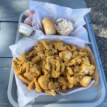 Bob's Clam Hut - Whole clams and scallops combo - Seafood Near Me - Kittery, Maine
