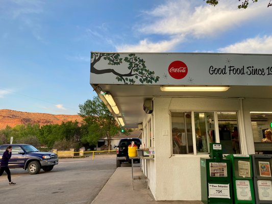 Milt's Stop & Eat by null