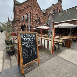Brouwerij Troost Westergas - Outdoor seating and menu