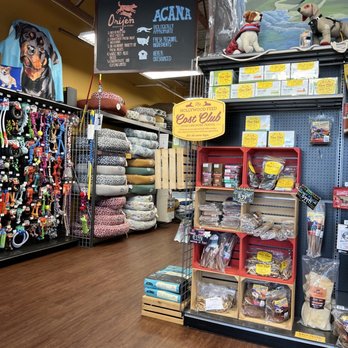 Hollywood Feed - Inside - Pet Stores Near Me - Huntsville, Alabama Hollywood Feed - Inside - Pet Stores Near Me - Huntsville, Alabama