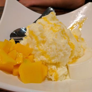 Taipei Cafe - Mango ice. Like eating a cloud, nom! - Taiwanese Near Me - Chicago, Illinois