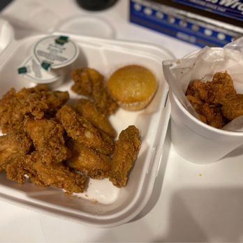 Richies - a tray of fried chicken and a cup of coffee - Chicken Shop Near Me - Lexington, Kentucky