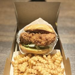 Shake Shack Las Vegas - NYNY Hotel - Chicken Shack, Fries & Fountain Soda | $9.49, $4.49 & $3.99