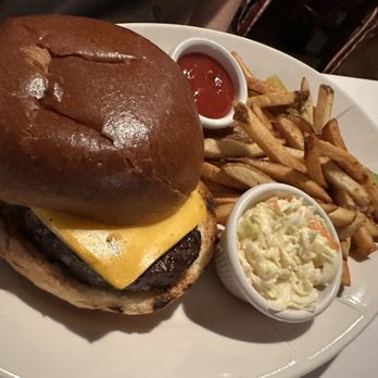 Pittstown Inn - Pittstown Burger - New American Near Me - Pittstown, New Jersey