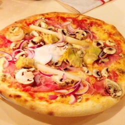 Bella Roma Pizzeria - Sehr große aber dünne Pizza