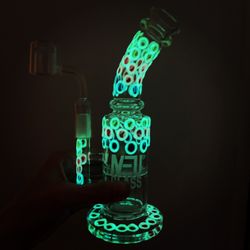 Mt Lookout Smoke Shop - 8" night glow water pipe